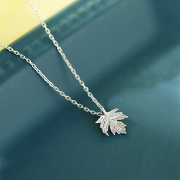 925 Maple Leaf Necklace - Picture 6 of 14